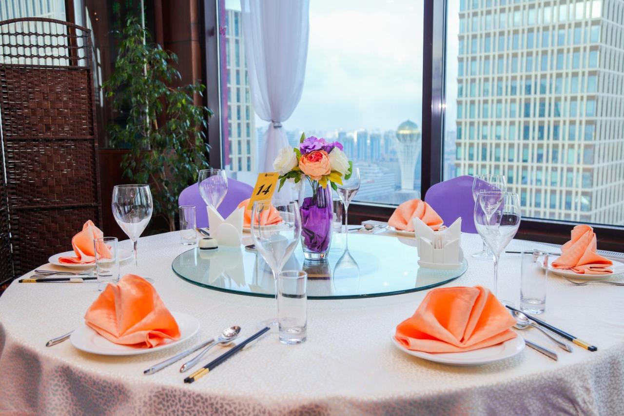 Beijing Palace Soluxe Hotel Astana Exterior foto A table set for a banquet