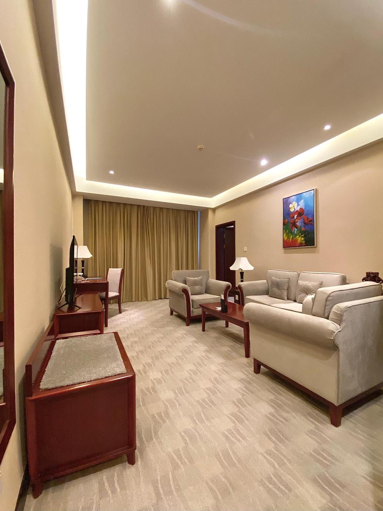 Beijing Palace Soluxe Hotel Astana Exterior foto A living room