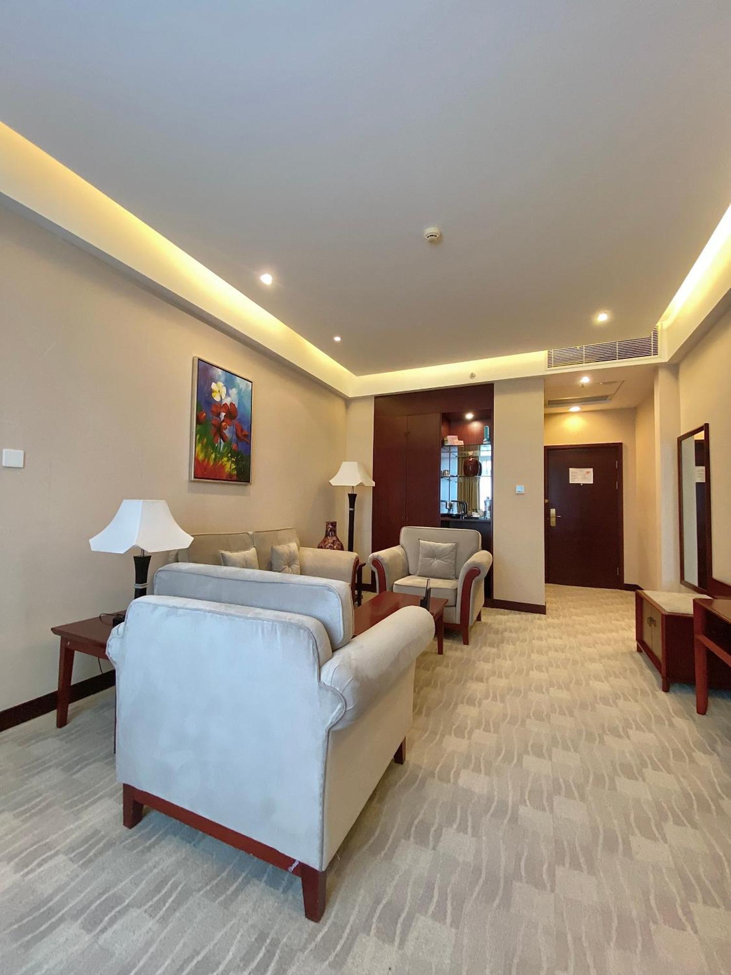 Beijing Palace Soluxe Hotel Astana Exterior foto A suite at the hotel