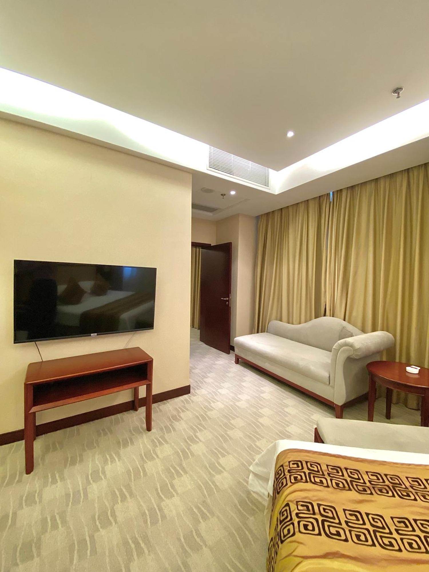 Beijing Palace Soluxe Hotel Astana Exterior foto A room at the hotel