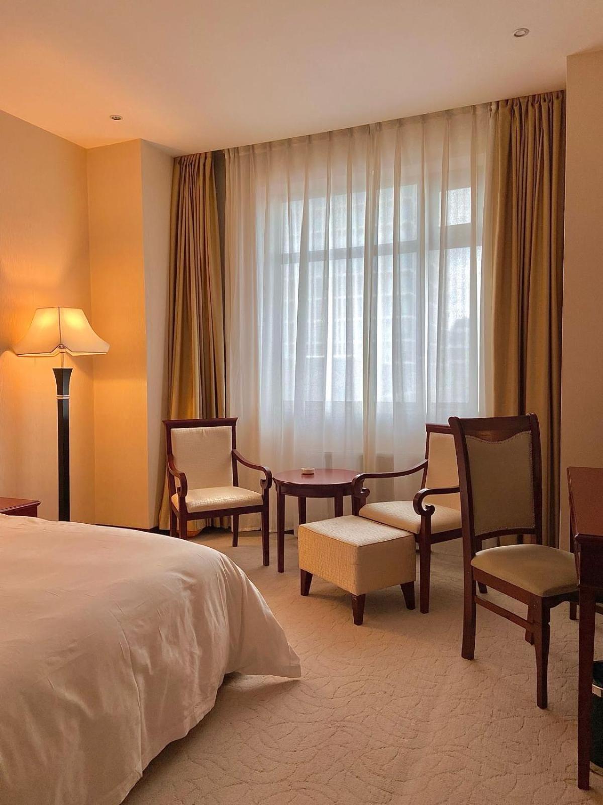 Beijing Palace Soluxe Hotel Astana Exterior foto A room at the hotel