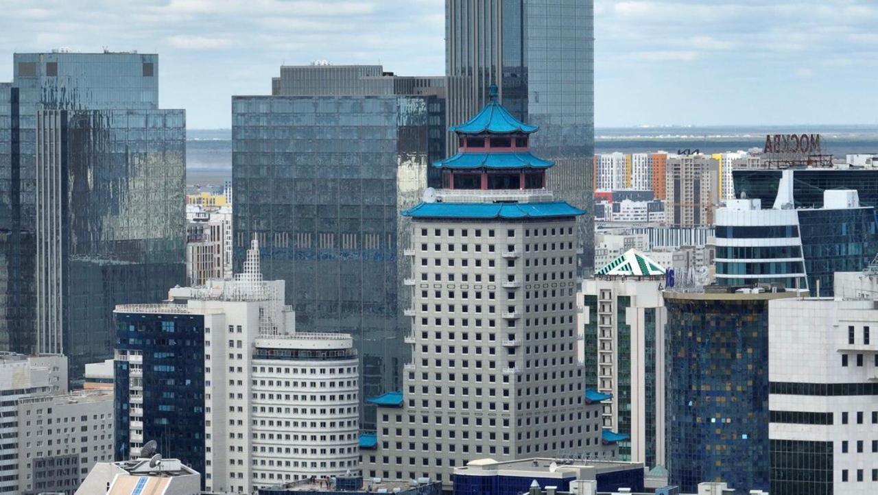 Beijing Palace Soluxe Hotel Astana Exterior foto The building in 2011
