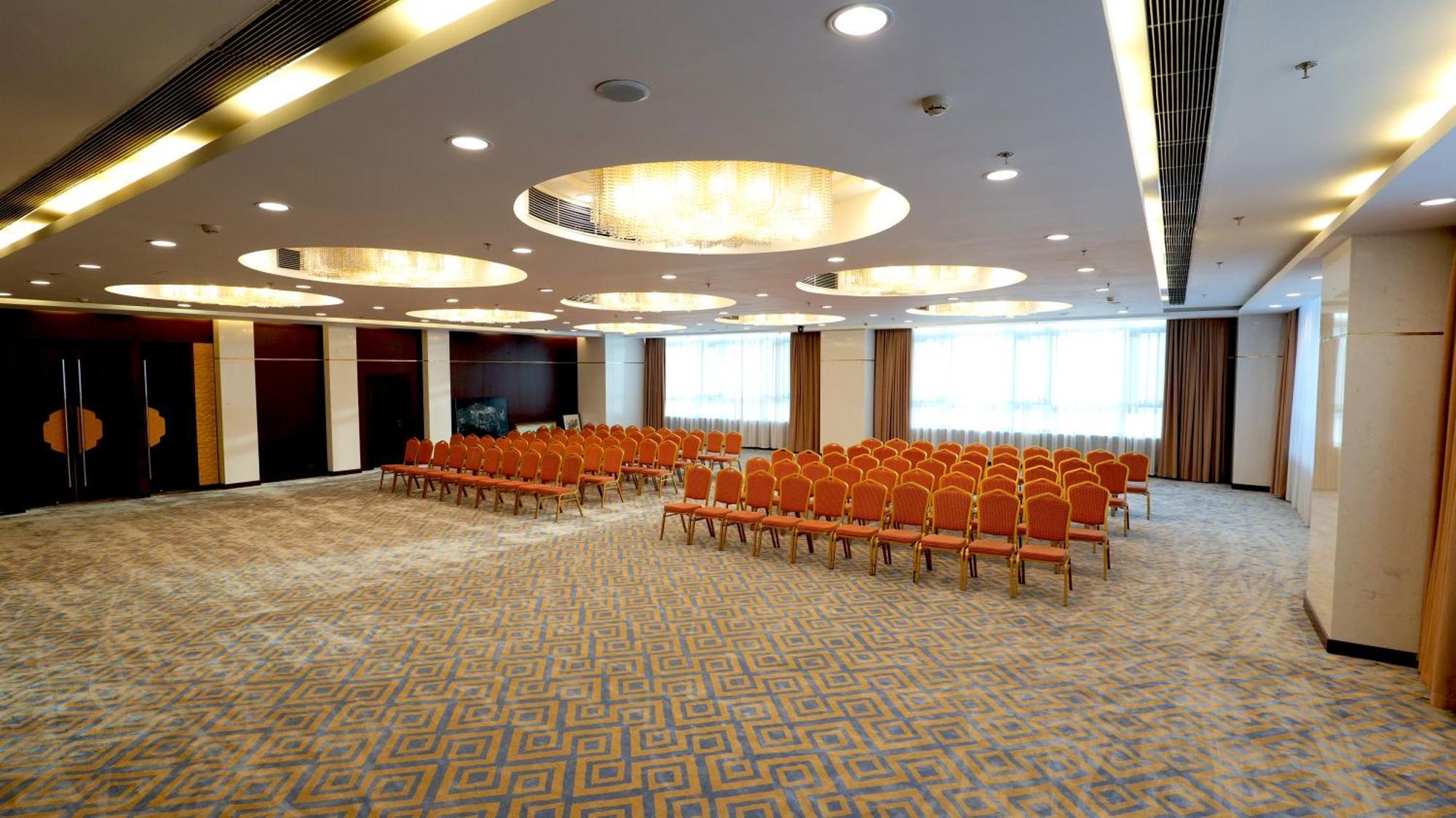 Beijing Palace Soluxe Hotel Astana Exterior foto The ballroom