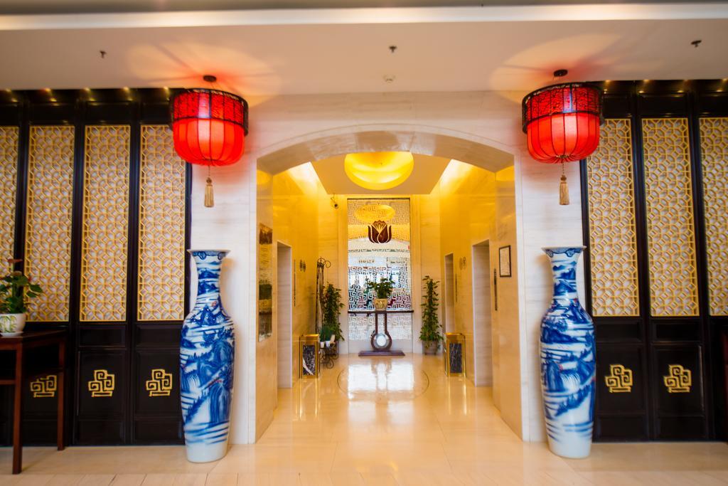 Beijing Palace Soluxe Hotel Astana Exterior foto The lobby of the hotel